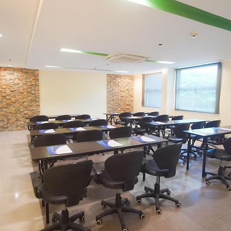 Go Hotels באקולוד מראה חיצוני תמונה
