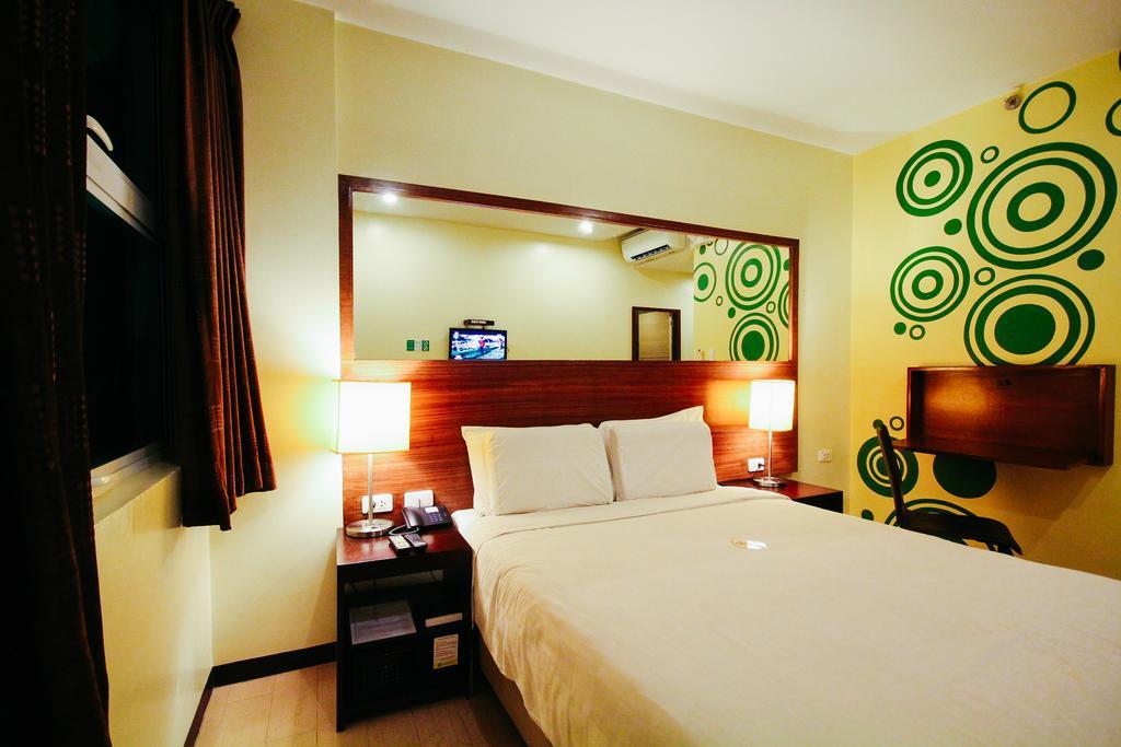 Go Hotels באקולוד חדר תמונה