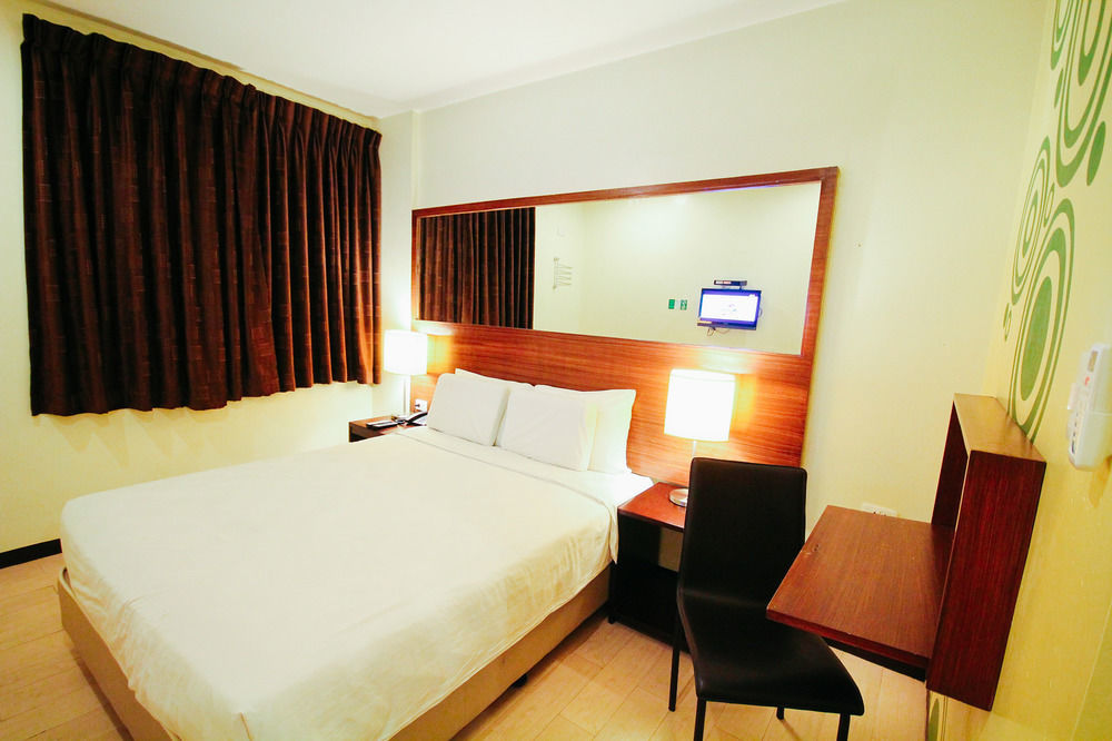Go Hotels באקולוד מראה חיצוני תמונה